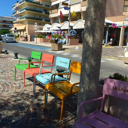 Cosy Au Lavandou Avec Terrasse Et Parking - Fr-1-308-73 *