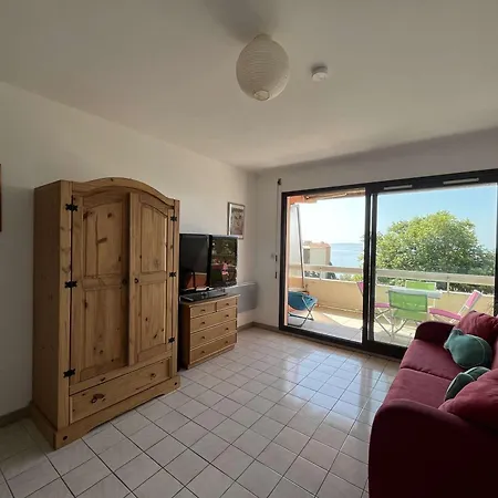 Cosy Au Lavandou Avec Terrasse Et Parking - Fr-1-308-73 *