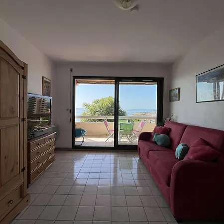 Cosy Au Lavandou Avec Terrasse Et Parking - Fr-1-308-73