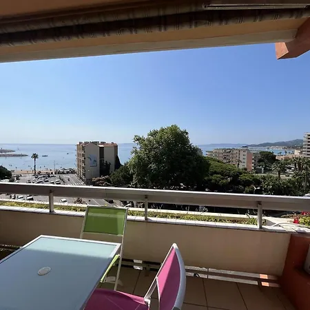 Cosy Au Lavandou Avec Terrasse Et Parking - Fr-1-308-73 Apartment
