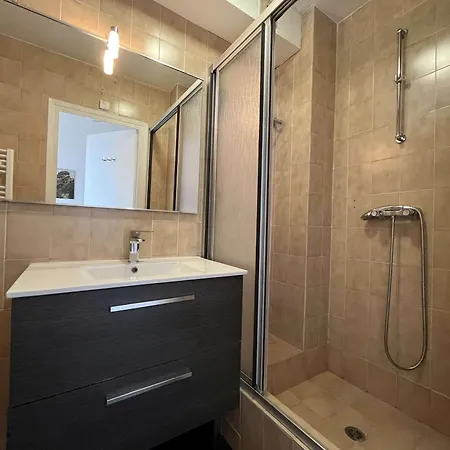 Cosy Au Lavandou Avec Terrasse Et Parking - Fr-1-308-73 *